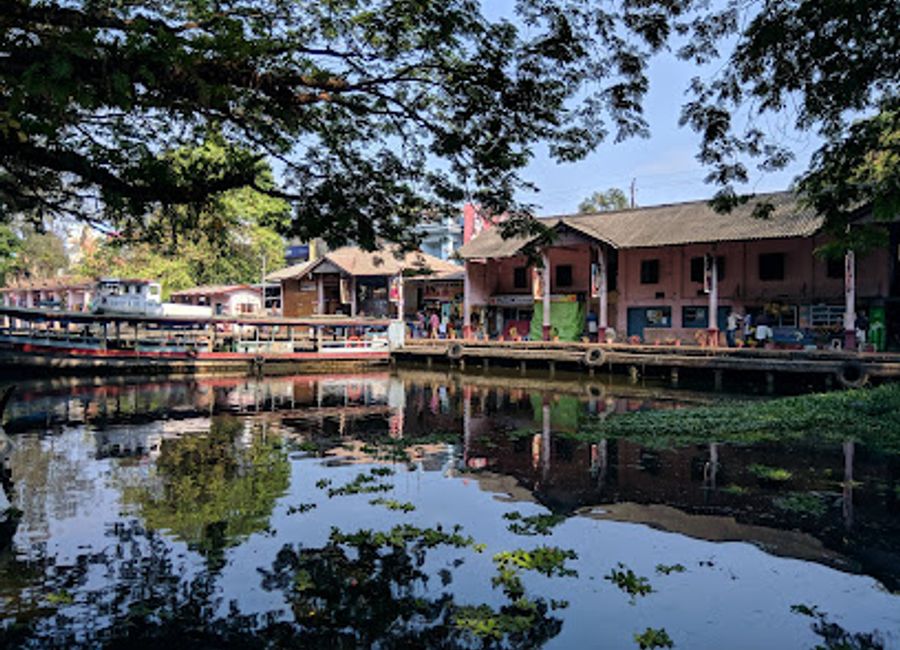 Experience authentic Keralan flavors blended with Chinese cuisine at THAFF Delicacy Restaurant in Alappuzha.