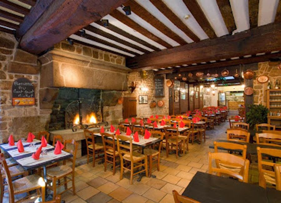 Discover exquisite French cuisine at Restaurant La Confiance in Mont Saint-Michel—where tradition meets breathtaking views.