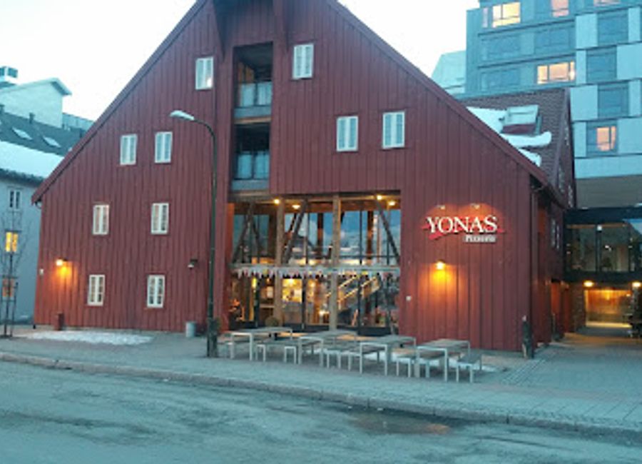 Discover authentic Italian flavors at Yonas Pizzeria in Tromsø - where every slice tells a story amidst breathtaking Arctic scenery.