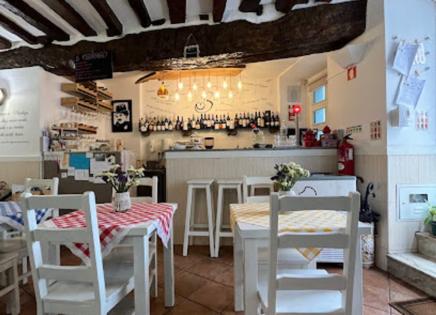 Experience authentic Portuguese cuisine at Restaurante Tasquinha da Saudade in Coimbra – where tradition meets flavor in every bite.