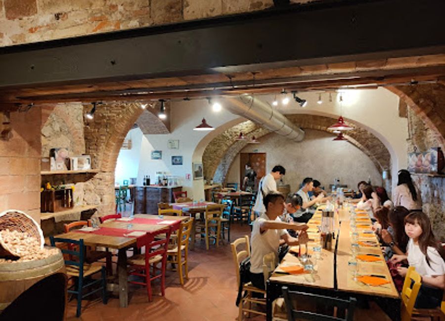 Experience authentic Italian flavors at Ristorante Sosta sulla Francigena in San Gimignano – a culinary delight amidst stunning Tuscan scenery.