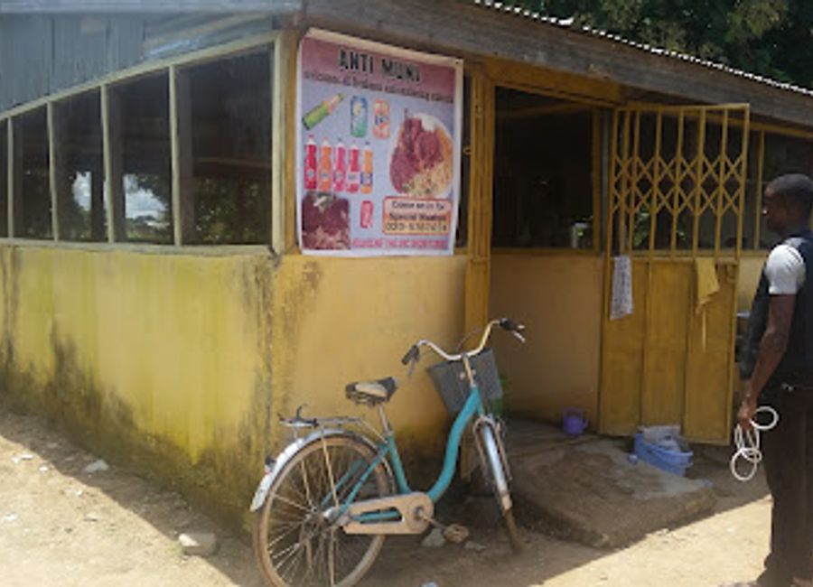 Experience authentic Ghanaian waakye at Auntie Muni Waakye Joint in Navrongo – where tradition meets taste!