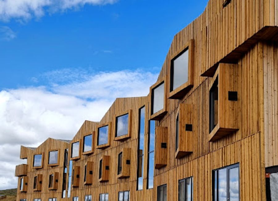 Experience breathtaking landscapes and cozy accommodations at Ásgarður in Kerlingarfjöll – an unforgettable Icelandic getaway.