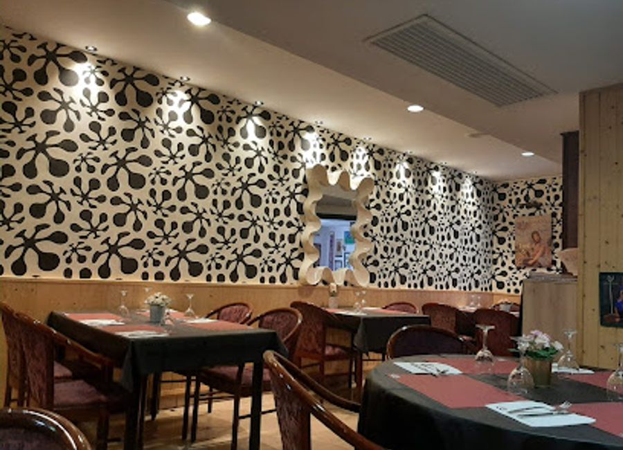 Experience authentic Catalonian flavors at Restaurant Lo Caragol in Lleida - where delicious meets affordable.