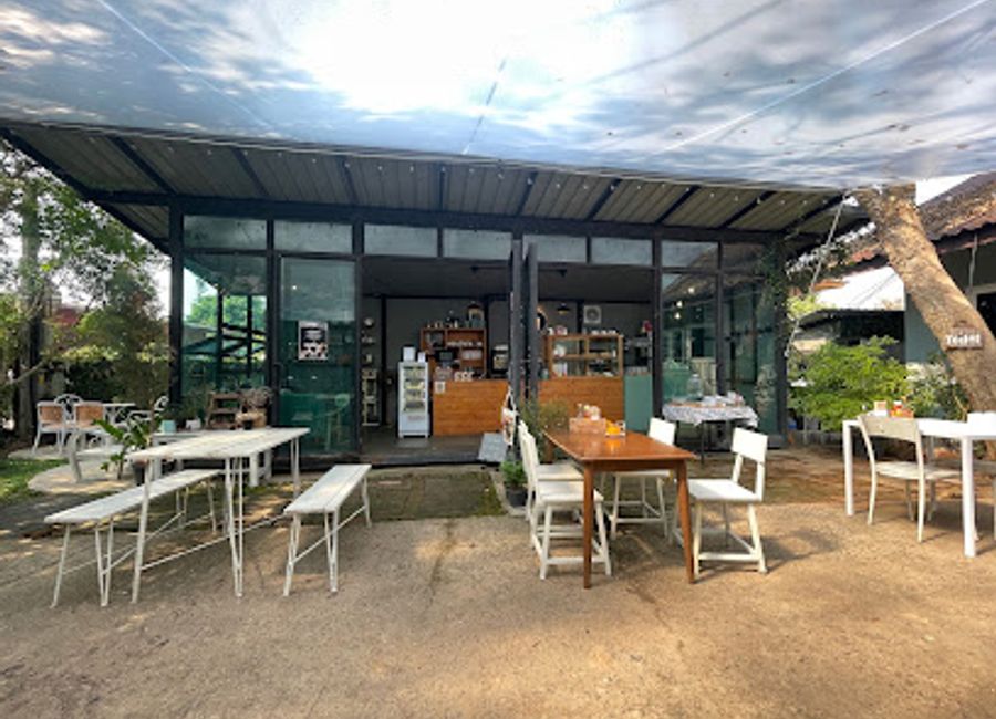 Discover Carrot On The Moon: A charming café in Pai offering delightful breakfasts, artisanal cakes, and an inviting atmosphere for every traveler.