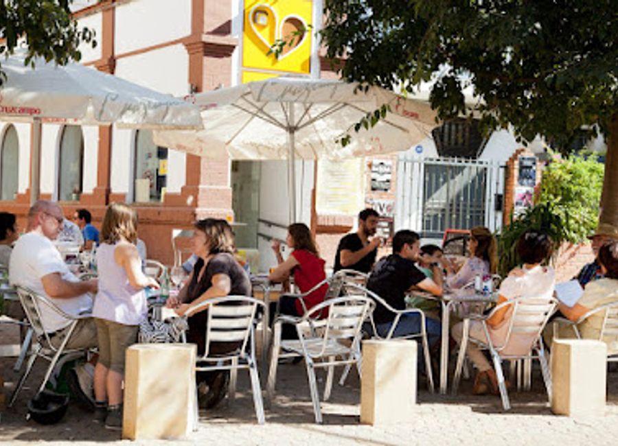 Discover exquisite Moroccan and Andalusian cuisine at Restaurante Arte y Sabor in Seville's vibrant Casco Antiguo district.