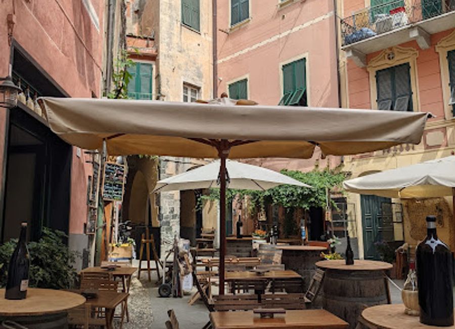 Experience the best of Mediterranean cuisine at San Martino Gastronomia with fresh seafood and authentic Italian dishes in Monterosso al Mare.