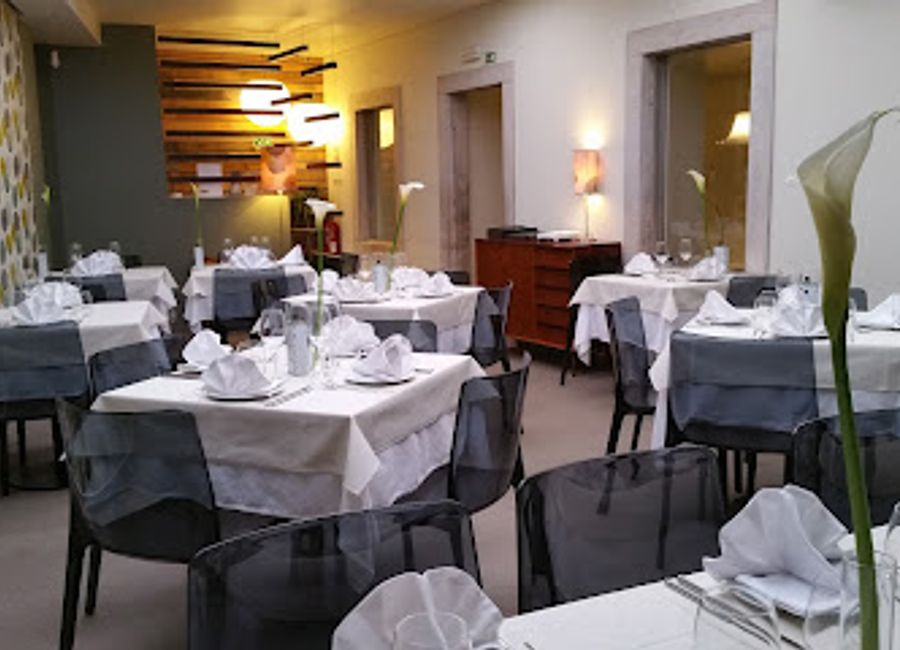 Experience the best of local flavors at Incomum – where tradition meets innovation in Sintra's culinary scene.