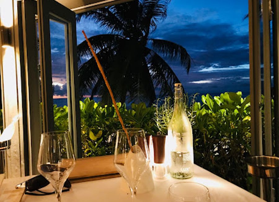 Experience authentic Maldivian flavors at Allegria in Dhigurah – a culinary haven for food lovers seeking fresh seafood and delightful dishes.