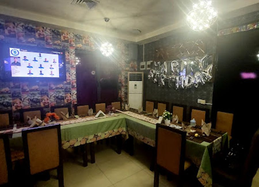 Discover the heart of Abuja's culinary scene at Hootas Place – where delicious food meets vibrant social experiences.