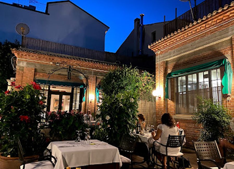 Discover authentic Italian cuisine at Parizzi in Parma – where culinary artistry meets exceptional service for an unforgettable dining experience.