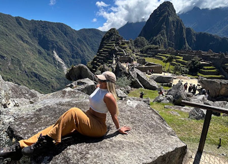 Experience authentic Peruvian cuisine with stunning views at Ponchos Machupicchu Restaurant in Aguas Calientes.