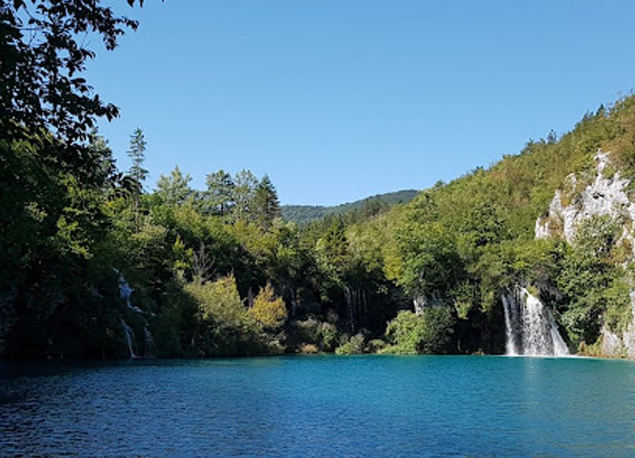 Experience authentic Croatian cuisine at Restoran Šapina in Korenica—perfectly situated near Plitvice Lakes National Park.