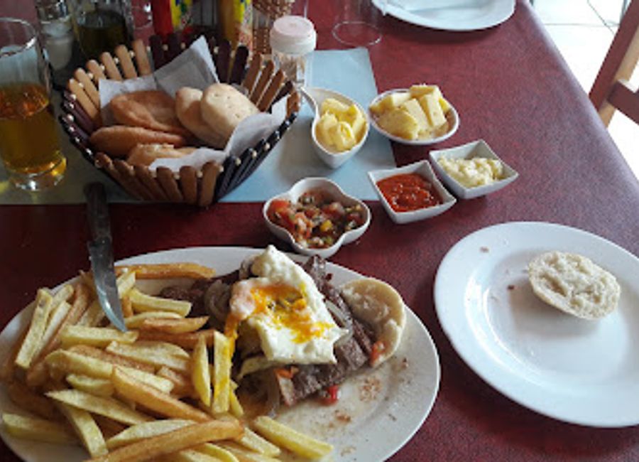 Discover authentic Chilean cuisine at La Picá de los Colonos in Futaleufú – where tradition meets flavor.