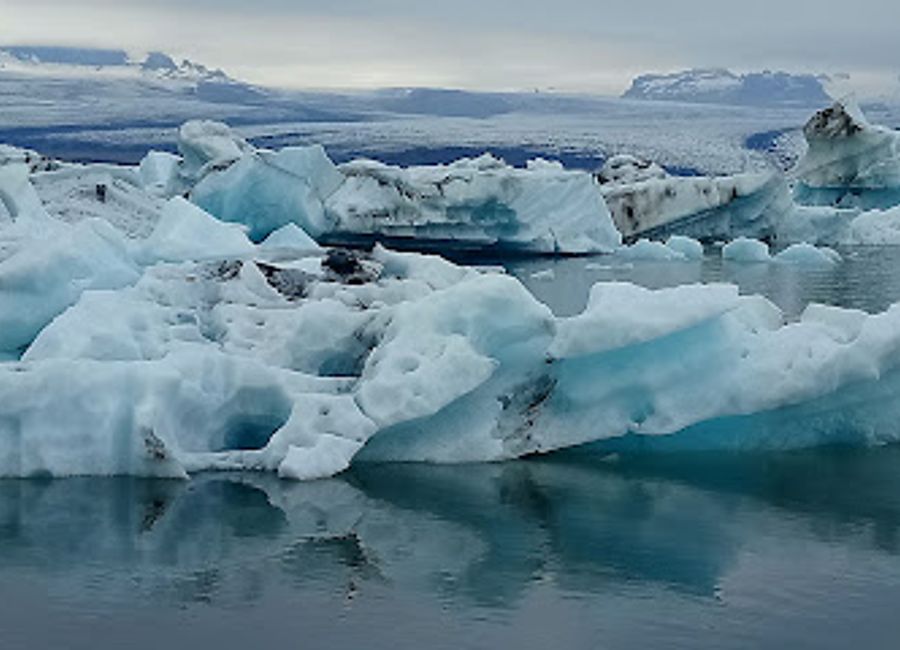 Discover Jökulsárlón Glacier Lagoon: A breathtaking natural wonder filled with stunning icebergs and serene boat tours in Iceland's picturesque landscape.