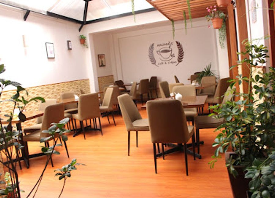 Experience delicious crepes and inviting ambiance at Aroma's Café & Crepes in Ayacucho – where every bite is a delight!