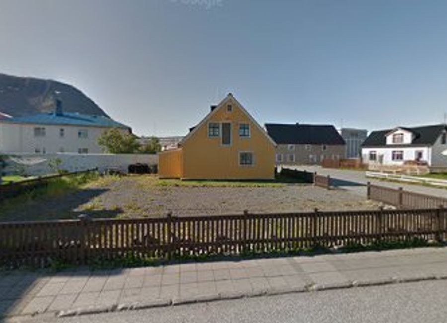 Discover authentic Icelandic cuisine at Faktorshus in Ísafjörður, where local flavors meet warm hospitality.