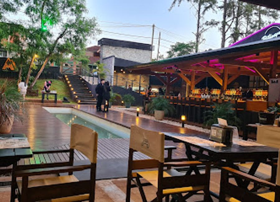 Experience the best of Argentine cuisine at Patanegra Gourmet Iguazú, where local flavors meet gourmet dining in a cozy atmosphere.