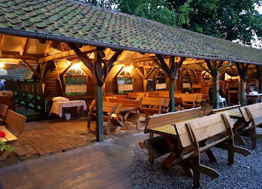 Savor authentic Polish cuisine at Karczma Warmińska in Gietrzwałd—where tradition meets taste in every delightful dish.