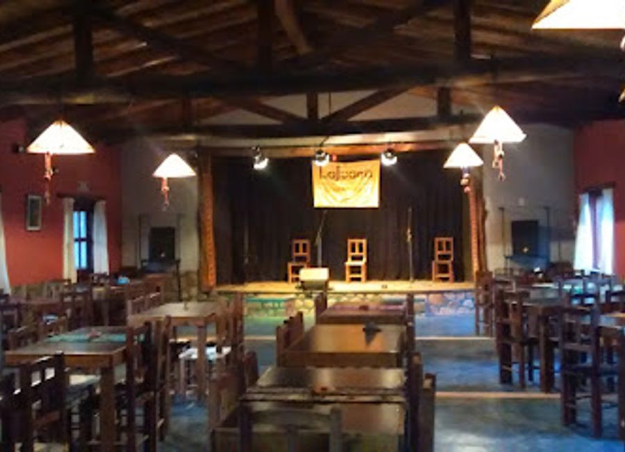 Experience authentic Argentinian cuisine at Peña La Juana in Tilcara, where traditional flavors meet vibrant local culture.