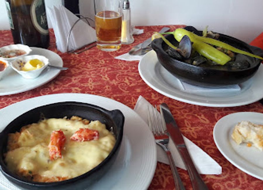 Experience the best of Patagonian cuisine at Restaurant Dino Rex in Puerto Natales – where every meal tells a story.