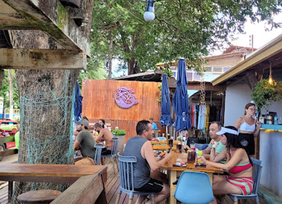 Experience the authentic flavors of Fernando de Noronha at Maré Comida com Vida - where local ingredients meet culinary artistry.