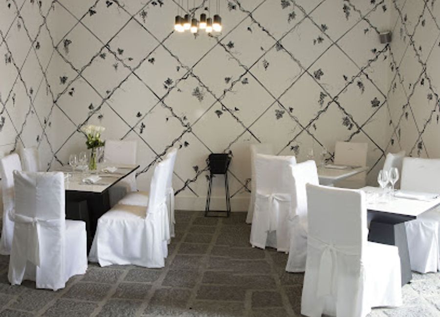 Discover Masseria Guida: A perfect blend of dining excellence, cozy accommodations, and rejuvenating spa experiences in Ercolano.