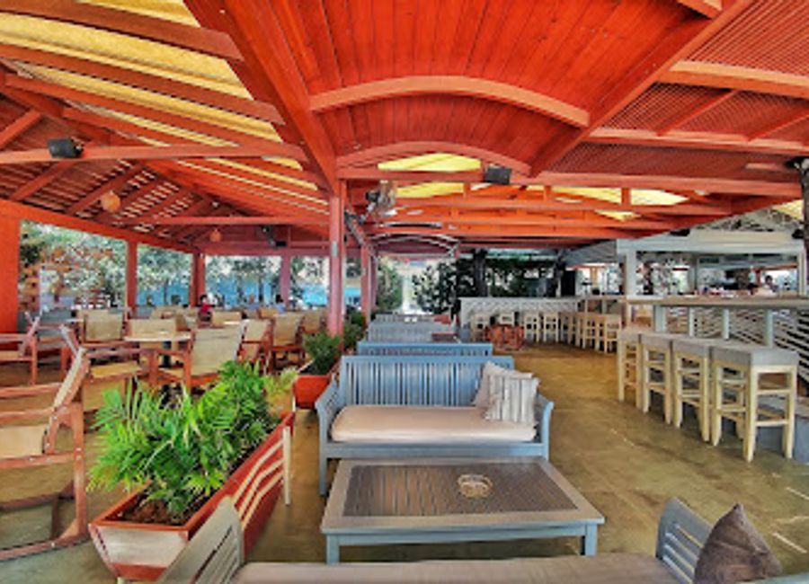 Experience Molos Cafe in Itea: A perfect blend of coastal views, delightful cuisine, and vibrant atmosphere for every traveler.