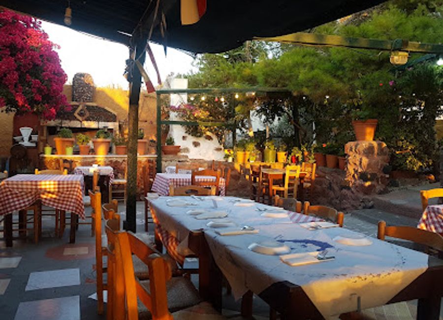 Experience authentic Greek flavors at Santorini Mou in Oia, where delicious cuisine meets stunning sunset views.