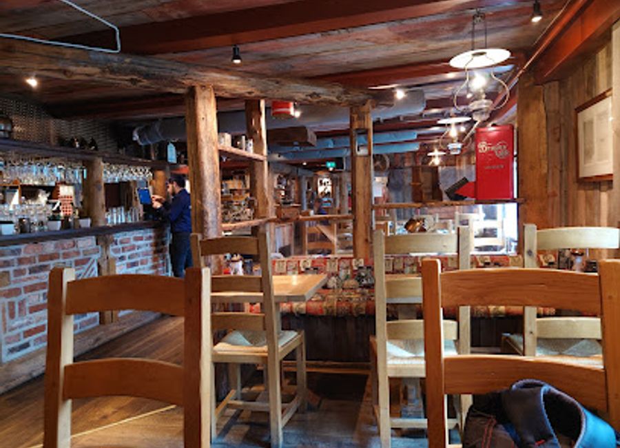 Discover the authentic flavors of Norway at Peder Hiort Mathus in Røros - where tradition meets contemporary cuisine.