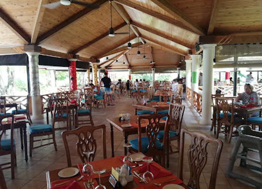 Discover the rich flavors of Maldives at Maaniya Restaurant in Fenfushi – where local cuisine meets warm hospitality.