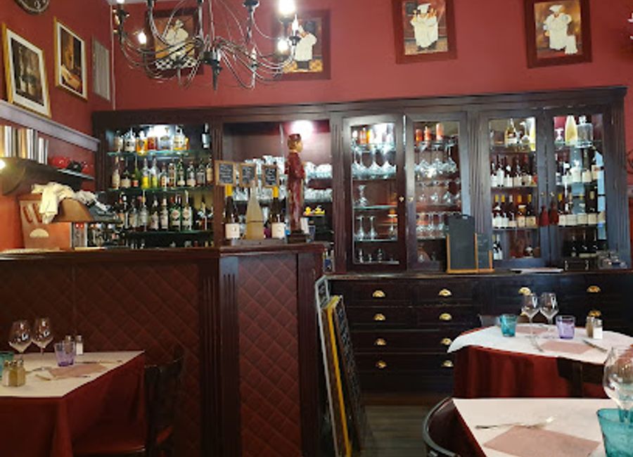 Discover exquisite French cuisine at Le Petit Carron in Lyon, where tradition meets innovation in every delightful dish.