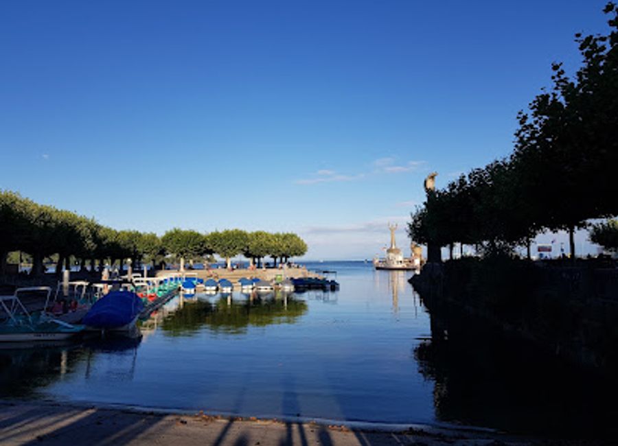 Experience authentic Italian flavors blended with pub charm at Seekuh in Konstanz – your go-to spot for delightful dining.