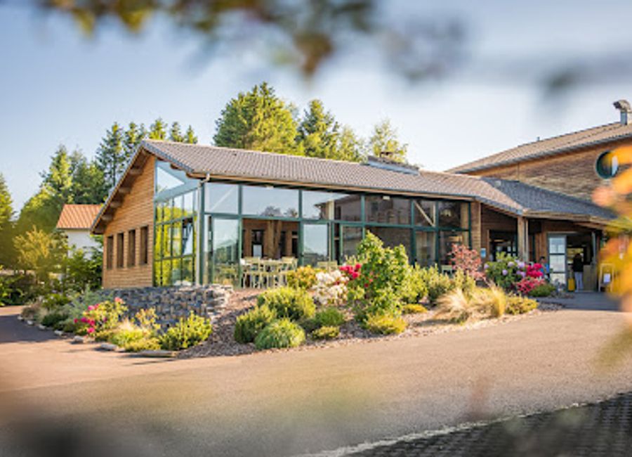 Experience comfort and exquisite French cuisine at Archipel Volcans in Saint-Gènes-Champanelle - your gateway to nature's beauty.