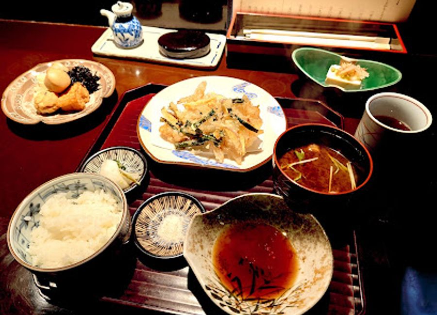 Discover authentic Kyoto cuisine at Teramachi Yoshikura – where traditional flavors meet modern creativity in an unforgettable dining experience.