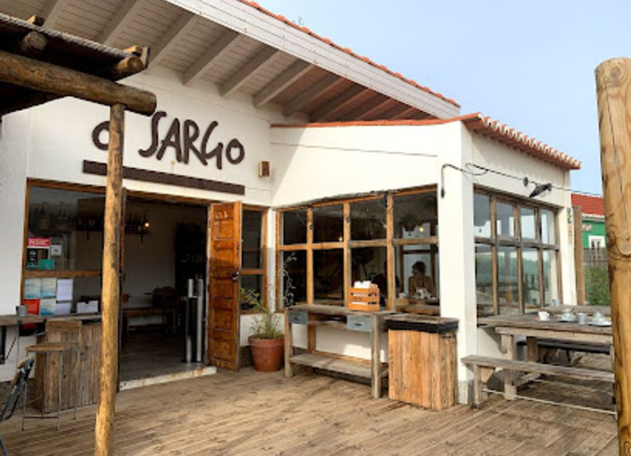 Experience the vibrant fusion cuisine at O Sargo in Aljezur – where local flavors meet global culinary artistry.