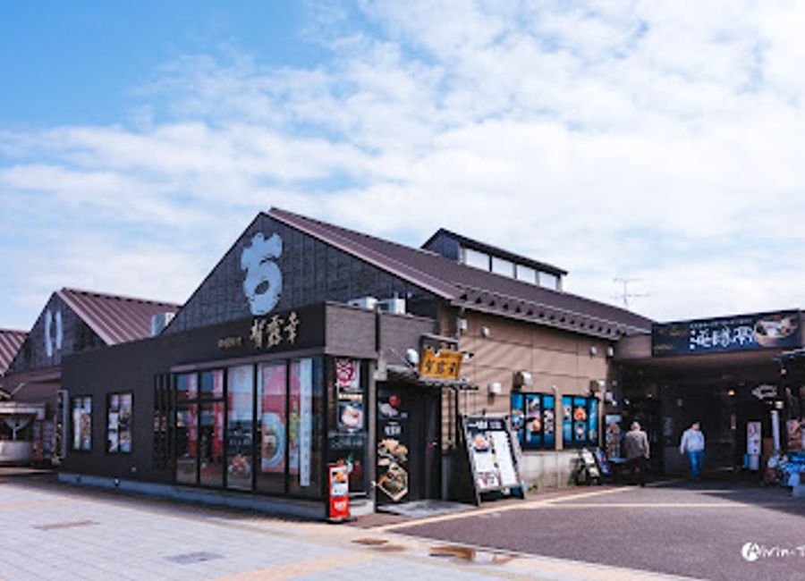 Experience Tottori's finest seafood at KaiyoTei – where every dish tells a story of Japan's rich culinary heritage.