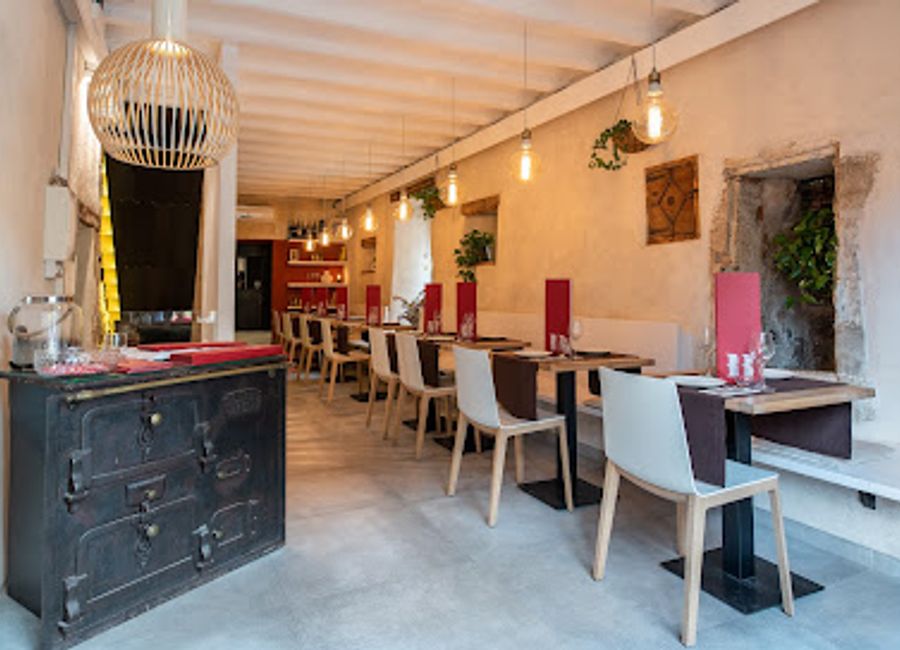 Discover the authentic taste of Mediterranean cuisine at Restaurant Casa Balcells in Tarragona, where every dish is a celebration of Spanish culinary tradition.