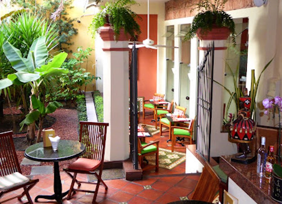 Experience authentic Bahian flavors at Restaurante Pelô Bistrô, where seafood meets tradition in the vibrant heart of Salvador.