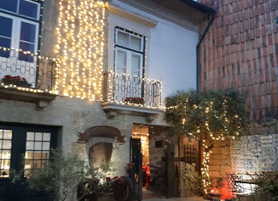 Experience traditional Portuguese flavors at Histórico by Papaboa in Guimarães – where every meal tells a story of culinary heritage.