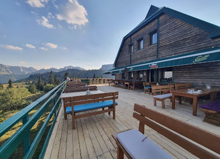 Experience traditional Montenegrin cuisine amidst stunning views at Momčilov Grad, a must-visit restaurant in Bosača.