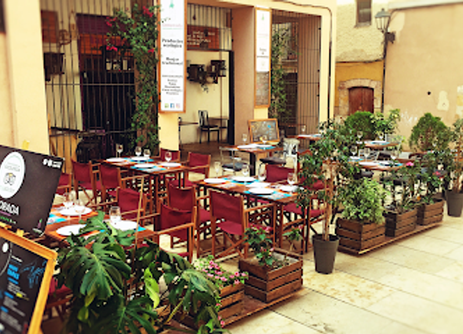 Experience authentic Mediterranean flavors at La Morada – Tarragona's top destination for seafood, rice dishes, and fine wines.