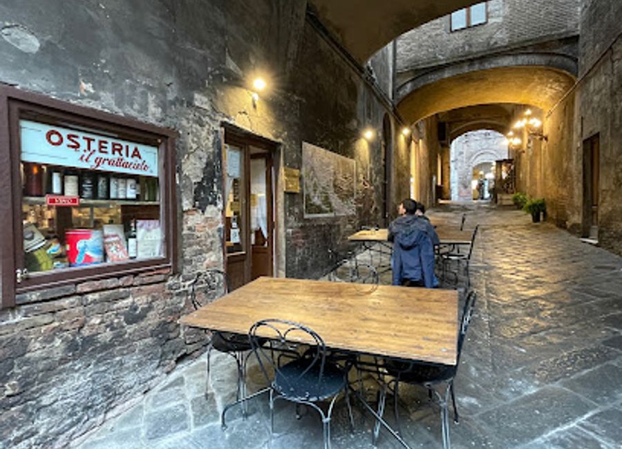 Discover authentic Tuscan flavors at Osteria Il Grattacielo dal 1840 in Siena—where tradition meets culinary excellence.