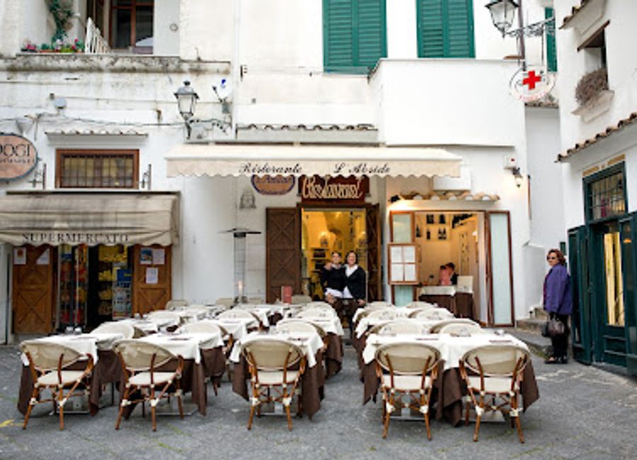 Experience authentic Italian cuisine at Ristorante L'Abside with stunning coastal views in Amalfi.