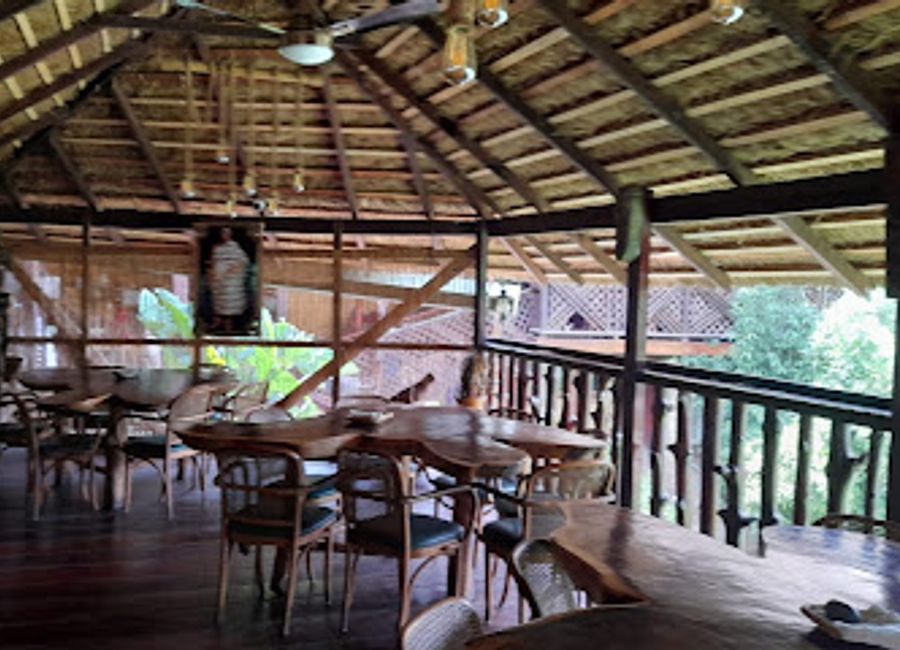 Discover authentic Ghanaian cuisine at Ike's Cafe and Grill in Kumasi's cultural heart.