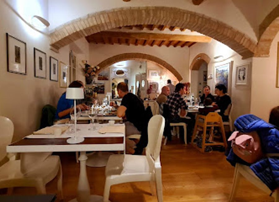 Experience authentic Italian cuisine at La Mandragola in San Gimignano – where every dish tells a story.