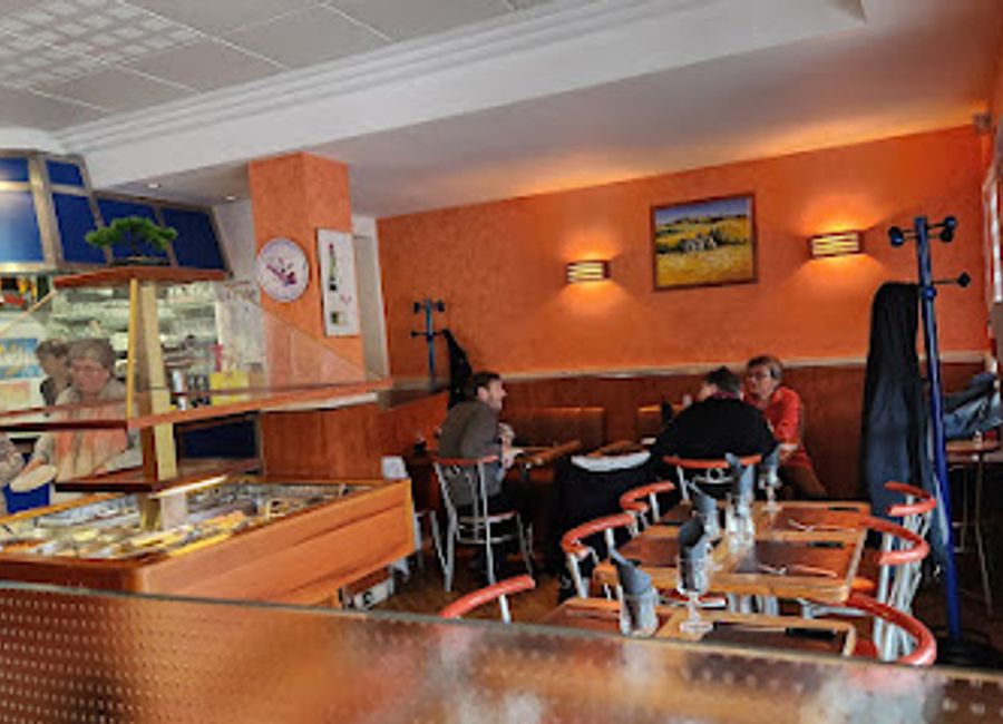 Experience authentic French cuisine at Restaurant l'Ermitage in Lourdes—where local flavors meet exceptional dining.