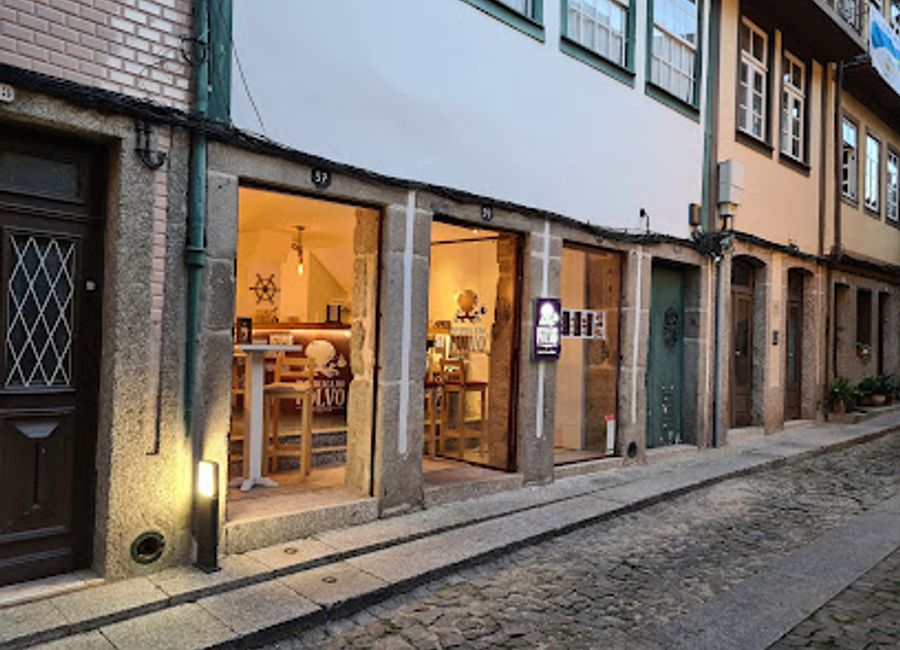 Discover the culinary delights at República do Polvo in Guimarães - where fresh seafood meets authentic flavors in a cozy atmosphere.