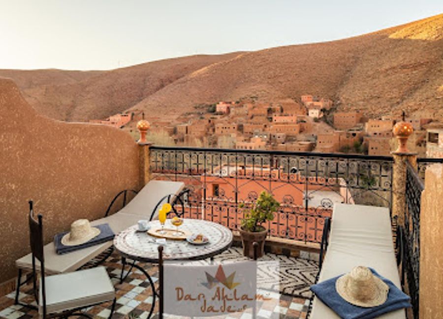 Discover luxury dining and serene accommodations at Dar Ahlam Dades, where authentic Moroccan flavors meet breathtaking landscapes.