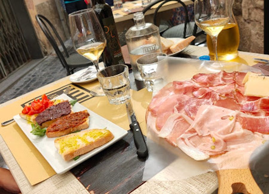 Discover authentic Italian cuisine at Gastronomia Aronne in Orvieto - where tradition meets taste in every dish.